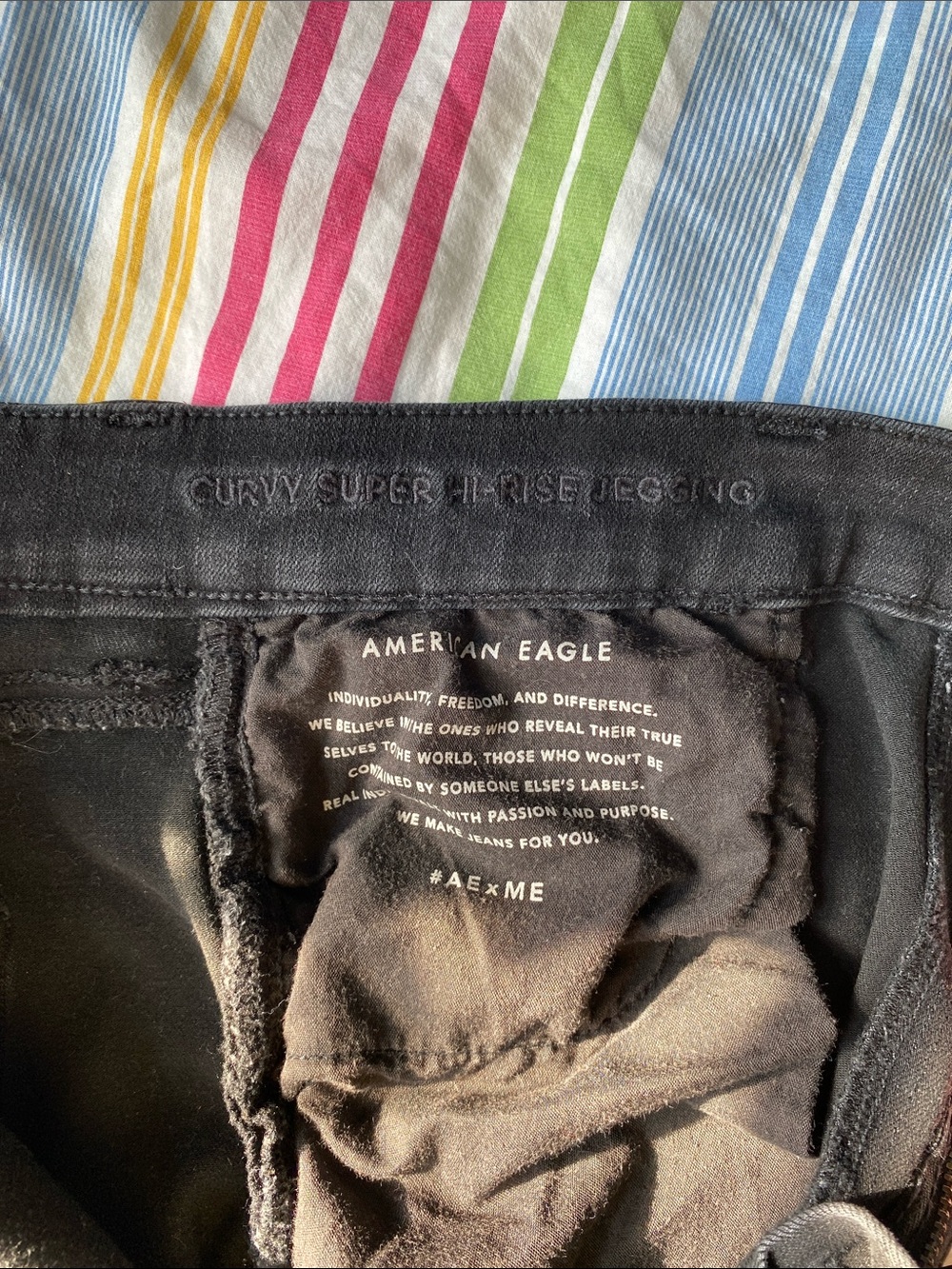 American Eagle Outfitters Black Women's Curvy Super Hi Rise Jeggings - Picture 3 of 8
